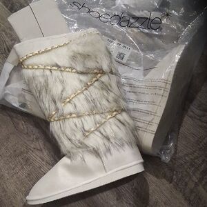 Shoe Dazzle White and Gold Winter Boots